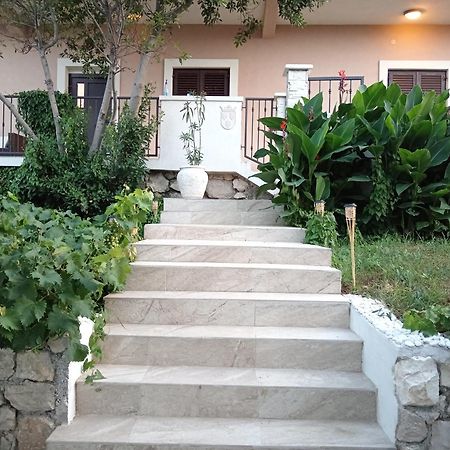 Seaview Holiday Apartments, Ventura Нин Экстерьер фото
