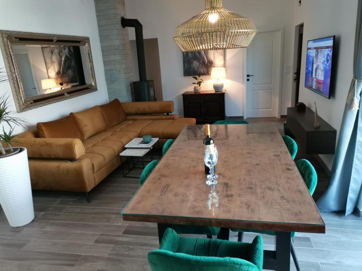 Seaview Holiday Apartments, Ventura Нин Экстерьер фото