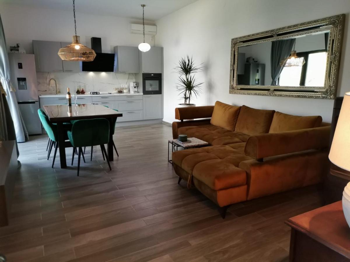 Seaview Holiday Apartments, Ventura Нин Экстерьер фото