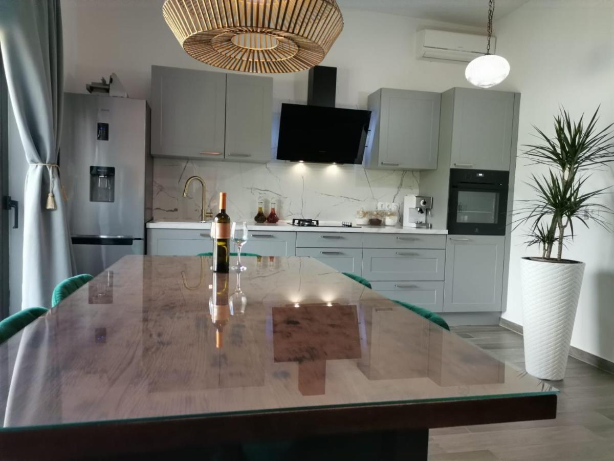 Seaview Holiday Apartments, Ventura Нин Экстерьер фото