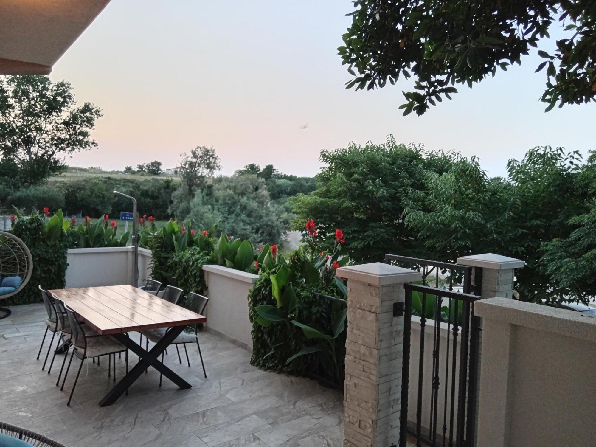 Seaview Holiday Apartments, Ventura Нин Экстерьер фото
